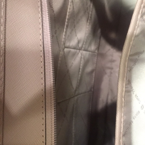 Blush Pink Micheal Kors Bag - Picture 7 of 8